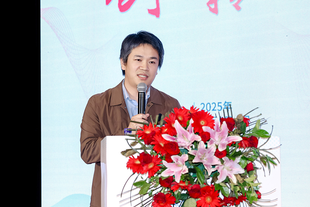 HBL19087.jpg HBL19087.jpg